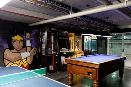 GAMES ROOM